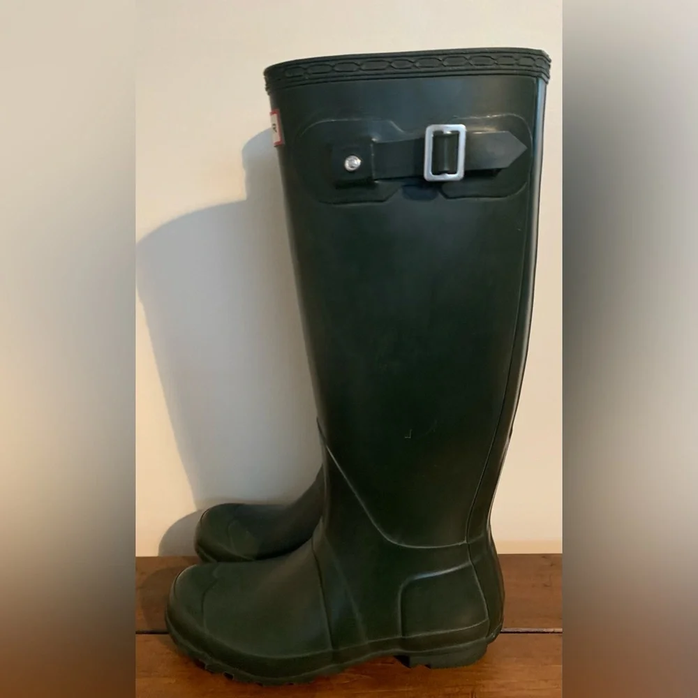 Hunter Wellington Tall Rain Boots  Green SZ 6-7
